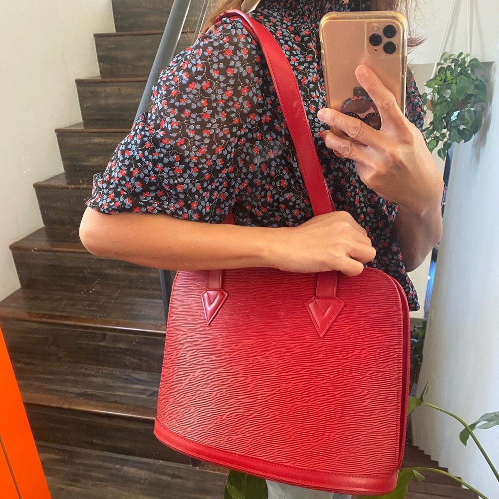 ❤️Red faux leather beg